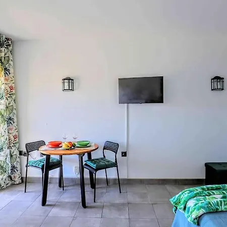 Cozy Palmeras - Wifi, Ac, Pool *