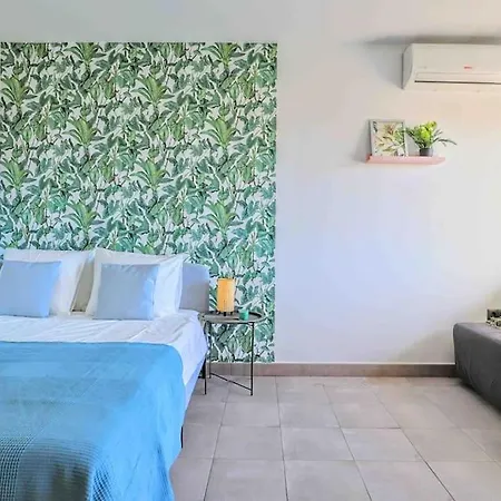 Cozy Palmeras - Wifi, Ac, Pool Apartment *